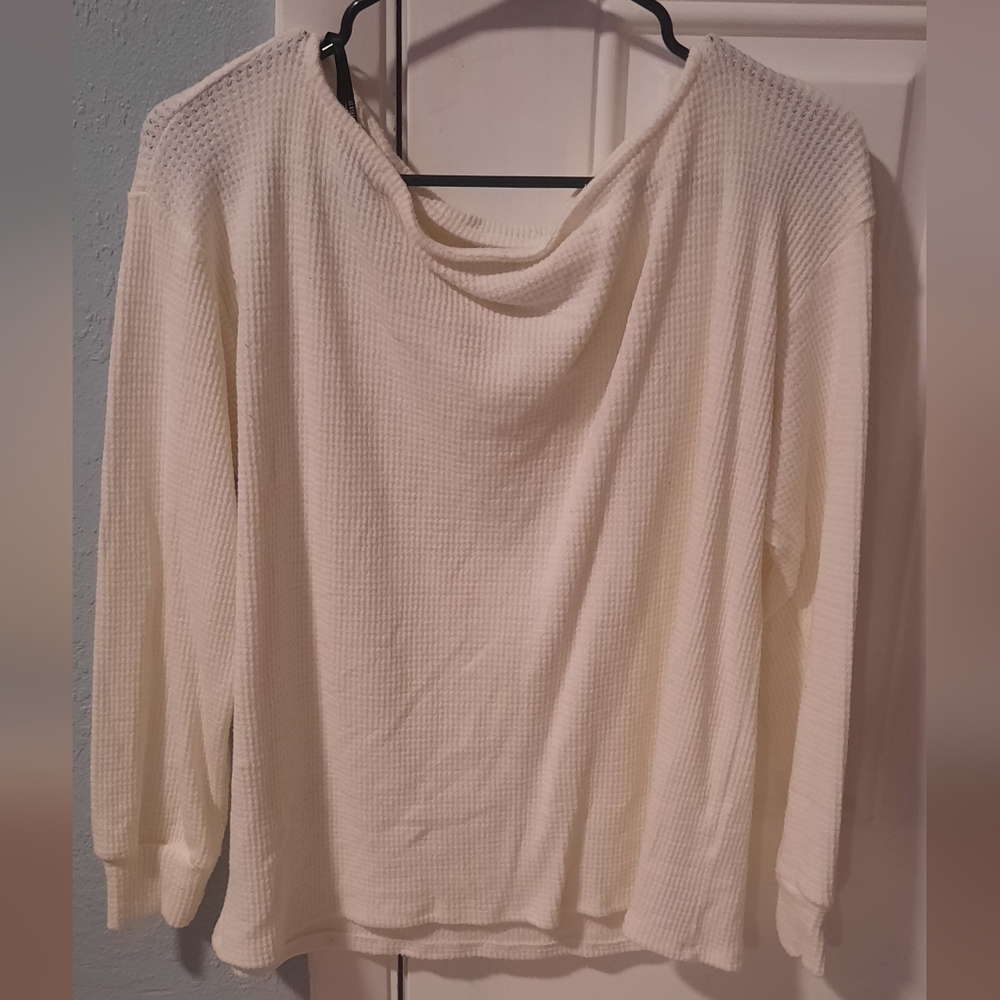 white blouse - Picture 3 of 3